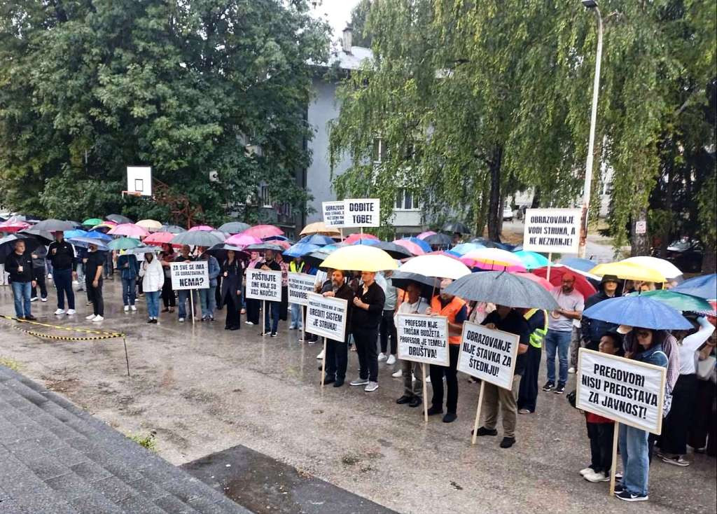 Sindikat srednjeg obrazovanja USK najavio generalni štrajk ukoliko izostane dogovor s Vladom