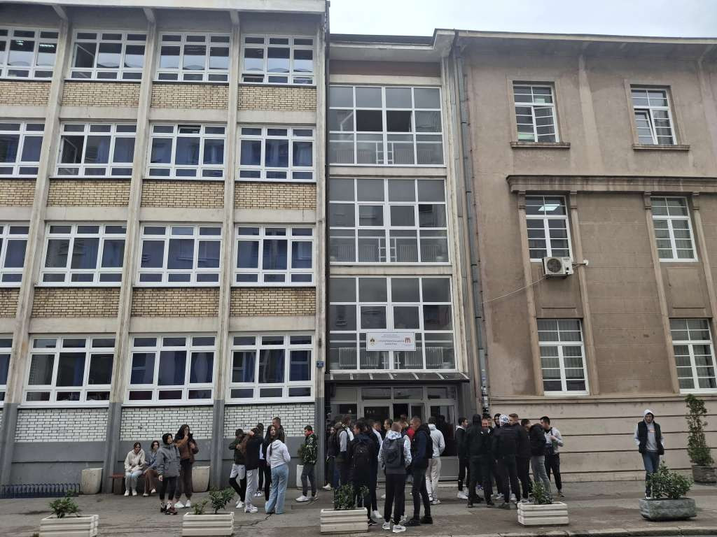 Roditelji đaka u RS još danas dostavljaju podatke za pomoć, otvoreno pitanje zaštite ličnih podataka