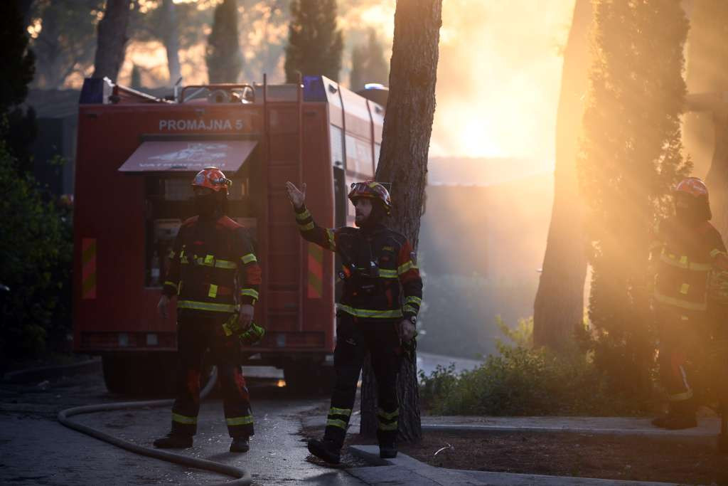 Požar na Braču: Situacija bolja nego ranije, dužina požarišta gotovo 40 kilometara