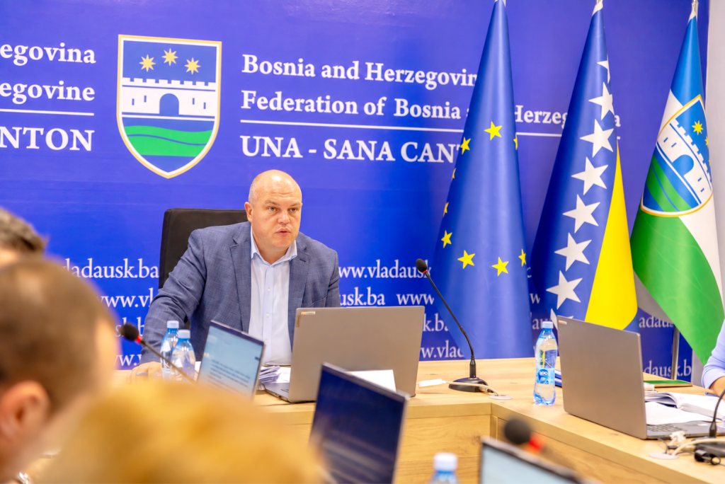 Vlada USK-a izdvojila dodatna sredstva za višečlane porodice, borce, zdravstvo, Muzej 505. brigade