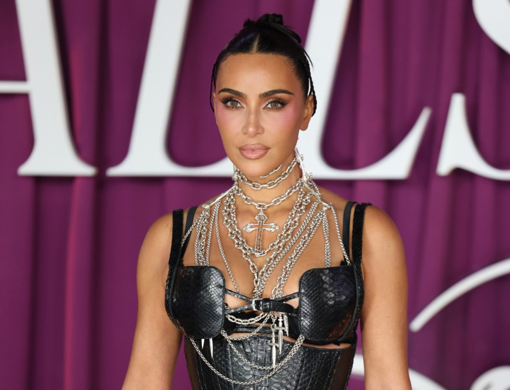 Gotovo deset godina nakon traumatičnog napada: Kim Kardashian dobila simboličan jedan euro zbog pljačke u Parizu
