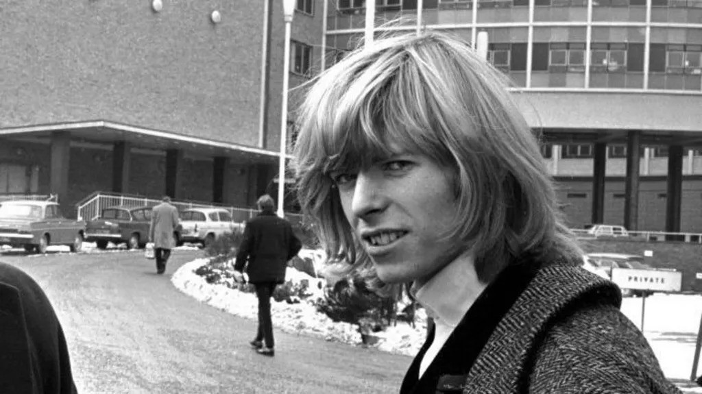 Deset neobjavljenih pjesama mladog Davida Bowieja konačno ugledalo svjetlo dana: Snimke pronađene u staroj arhivi