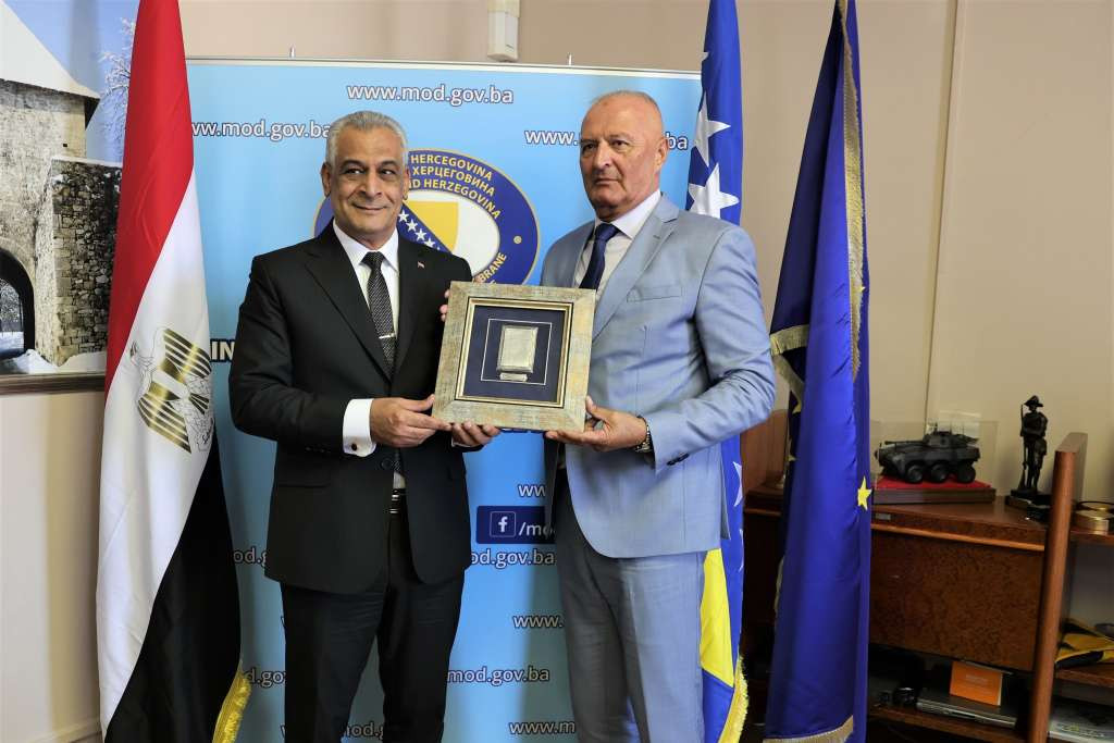 Helez sa ministrom vojne proizvodnje Egipta o unapređenju saradnje