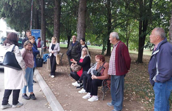Dijalizni pacijenti iz Sanskog Mosta treći dan bez tretmana, čekaju rješenje problema