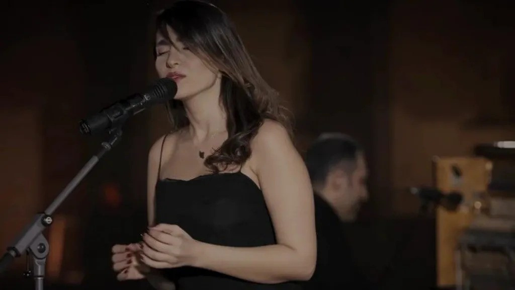 Iranski sud potvrdio kaznu od 74 udarca bičem za pjevačicu koja je nastupala bez hidžaba