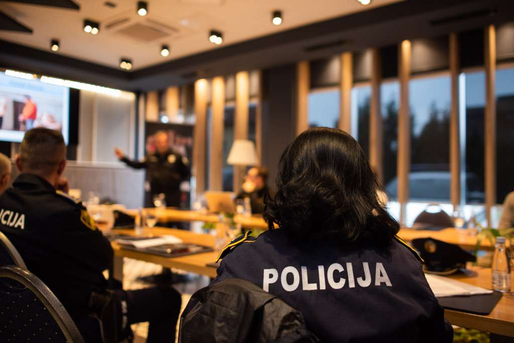 Novi standardi policijskog postupanja u zaštiti žrtava nasilja, Isak donio dva važna pravilnika