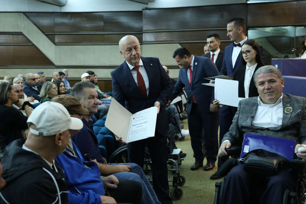 Ratnim vojnim invalidima uručeni vaučeri za nabavku vozila