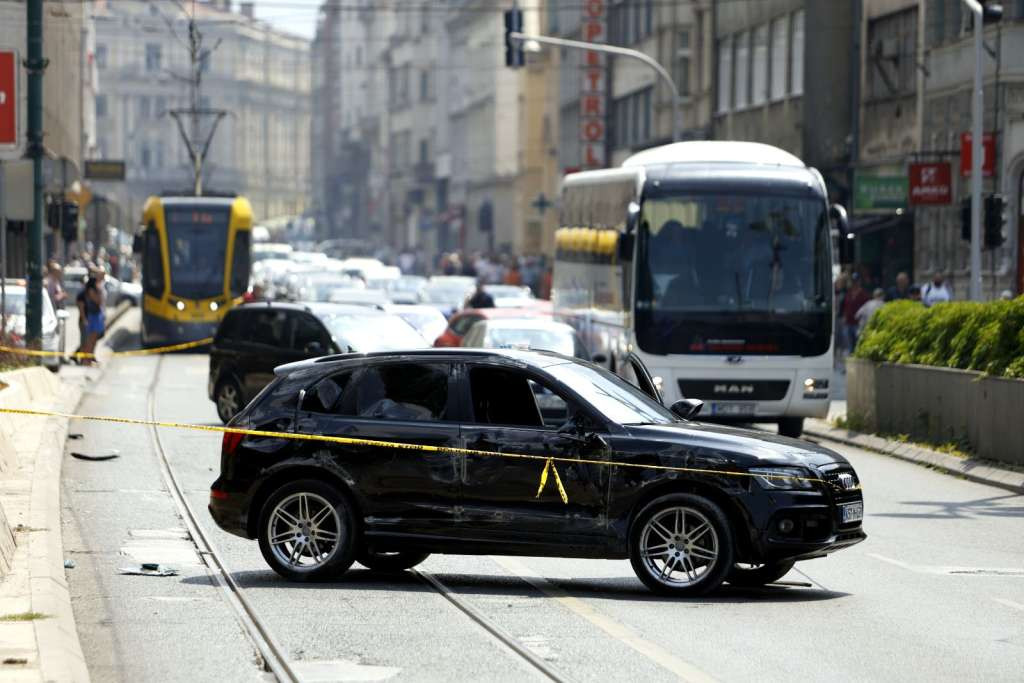 U KS u 24 sata 15 saobraćajnih nezgoda, od toga 13 s materijalnom štetom i dvije s nastradalim osobama
