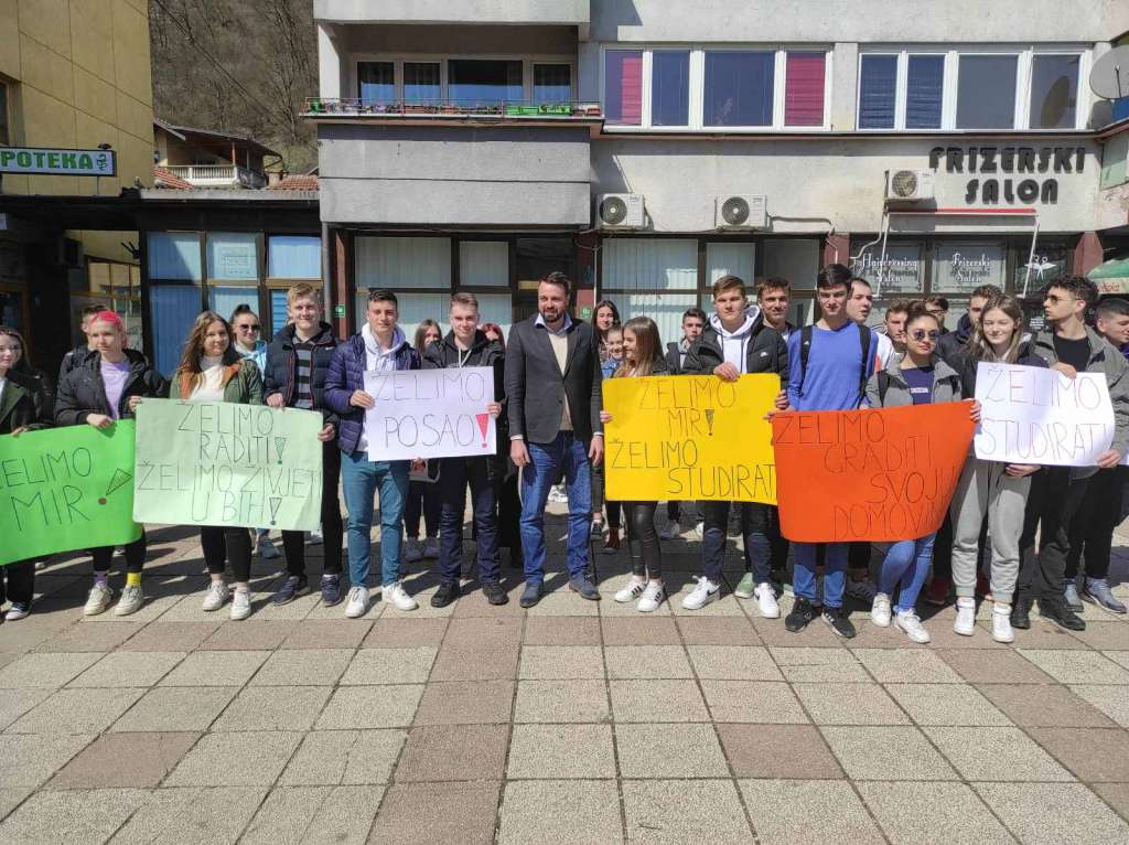 Obilježavajući svoj dan mladi Goražda poručili da 'žele mir, obrazovanje i život u domovini'