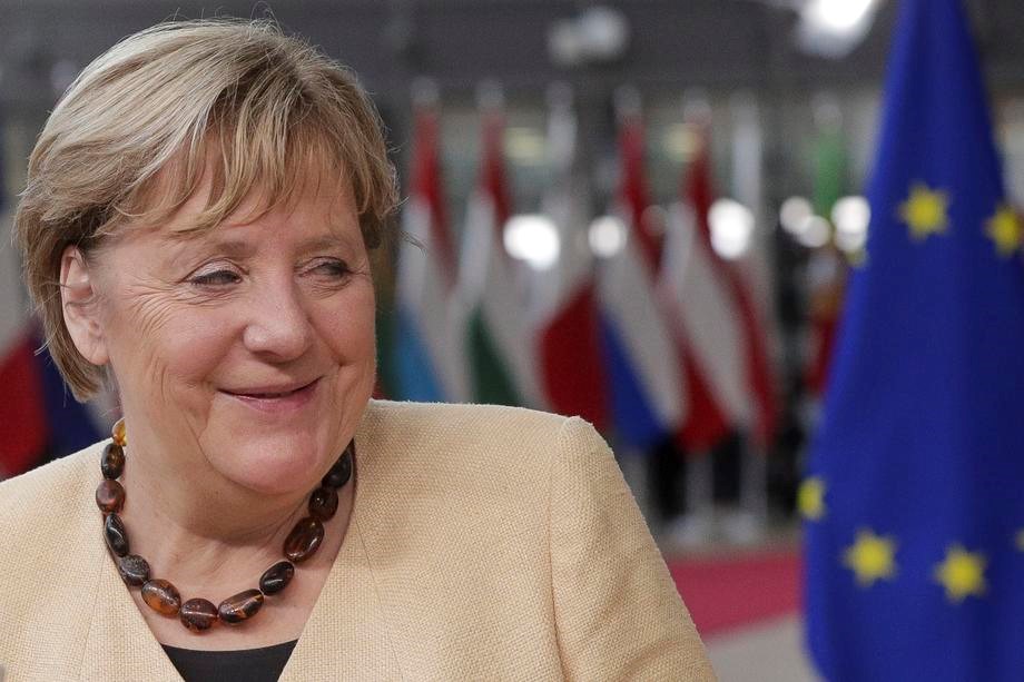 Merkel: EU treba pronaći način da postigne sporazum s Poljskom