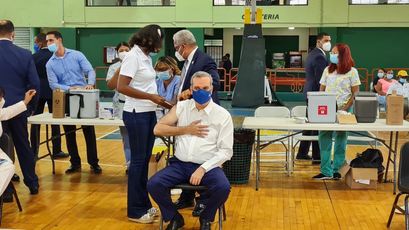 Predsjednik Dominikanske Republike primio treću dozu anticovid vakcine, kao primjer sunarodnicima