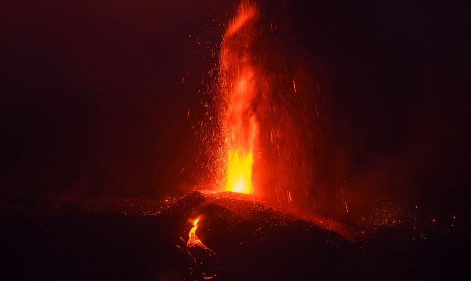 Vulkan nastavlja izbacivati lavu na španskom ostrvu Cumbre Vieja