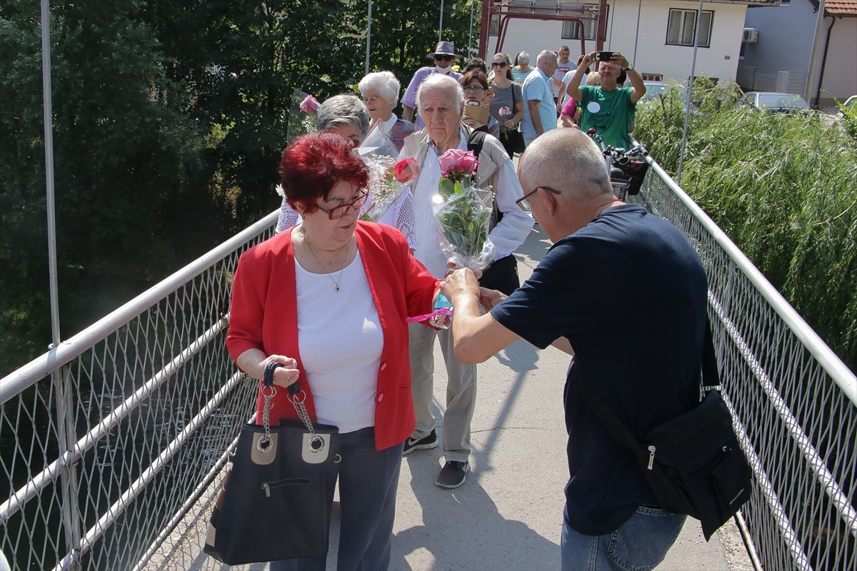 BiH: Banjalučani spustili cvijeće u Vrbas u znak sjećanja na civilne žrtve rata
