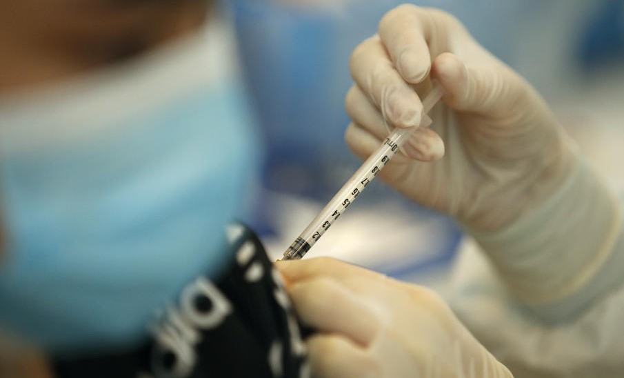 SAD odobrile treću dozu Pfizer vakcine za starije od 65 godina