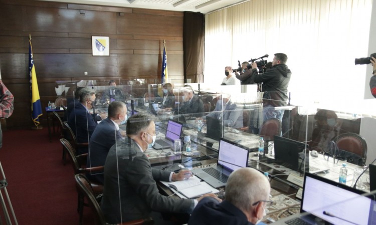 Raste broj pacijenata na respiratoru i smrtnih ishoda od posljedica COVID-a