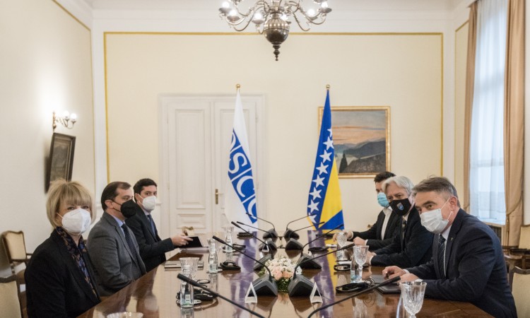 Komšić i Schmid razgovarali o deblokadi rada državnih institucija