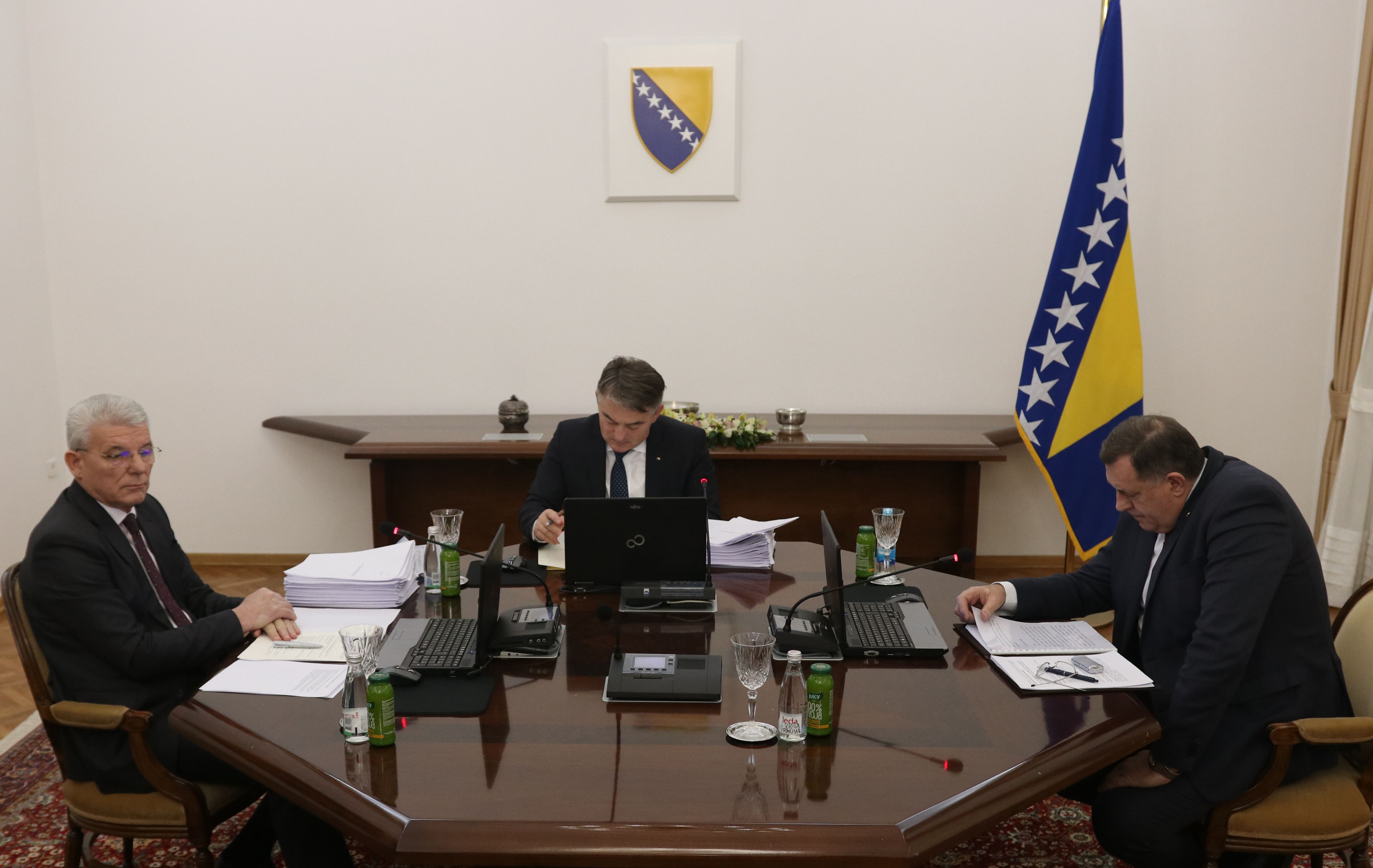 Sjednica Predsjedništva trajala kraće od pola sata, Dodik protiv svega