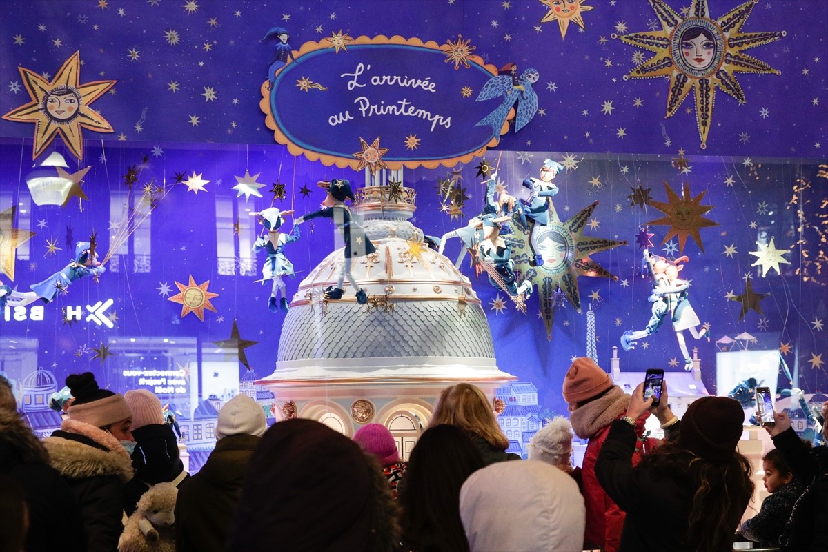 Pretpraznična atmosfera u Parizu