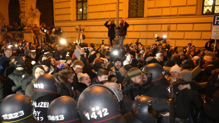Minhenska policija hapsila nasilne demonstrante