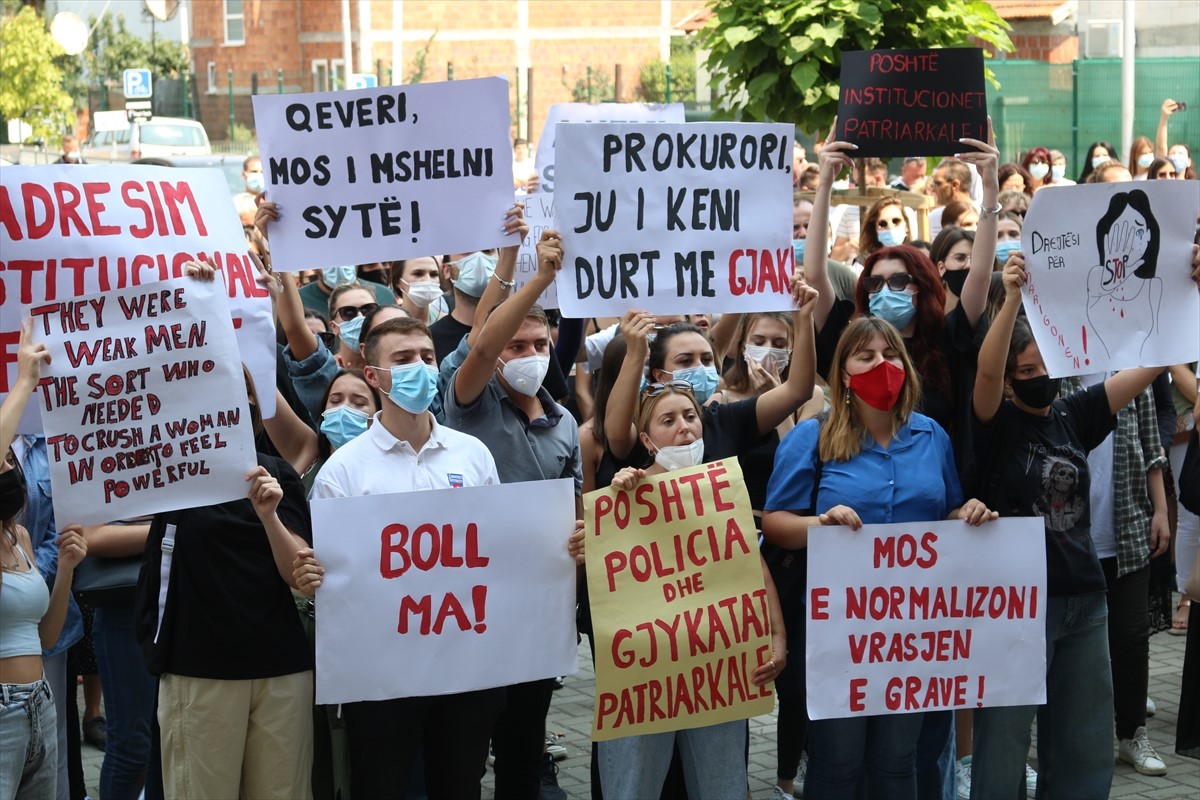 Uroševac: Održan protest zbog ubistva 18-godišnje devojke