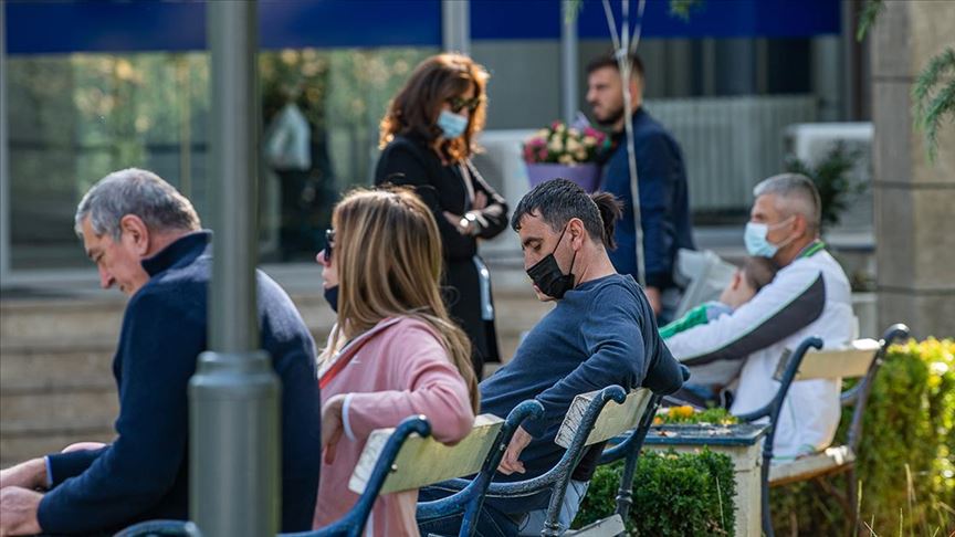 U Crnoj Gori nove mjere: S covid potvrdama u poslovne zgrade, trgovine
