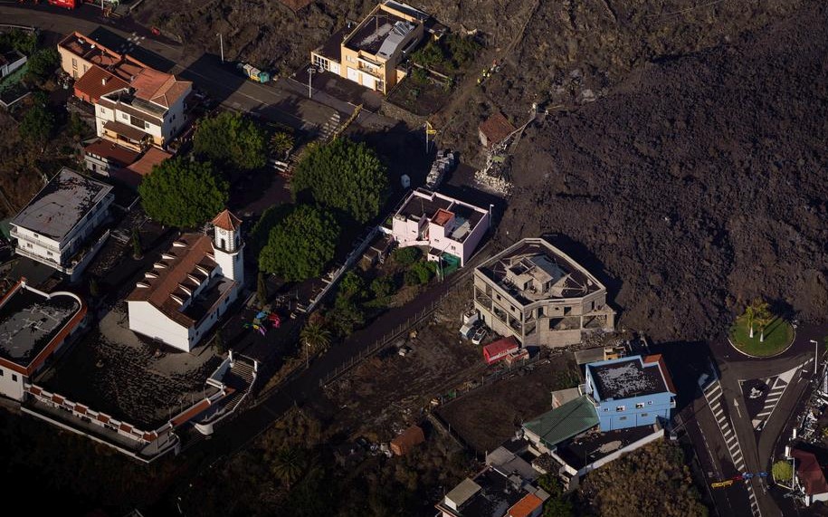 Nastavljena erupcija vulkana dok lava uništava sve pred sobom