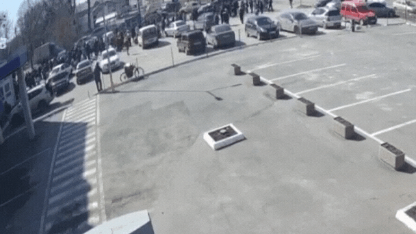 Najmanje šest osoba poginulo u redu za humanitarnu pomoć u Harkivu