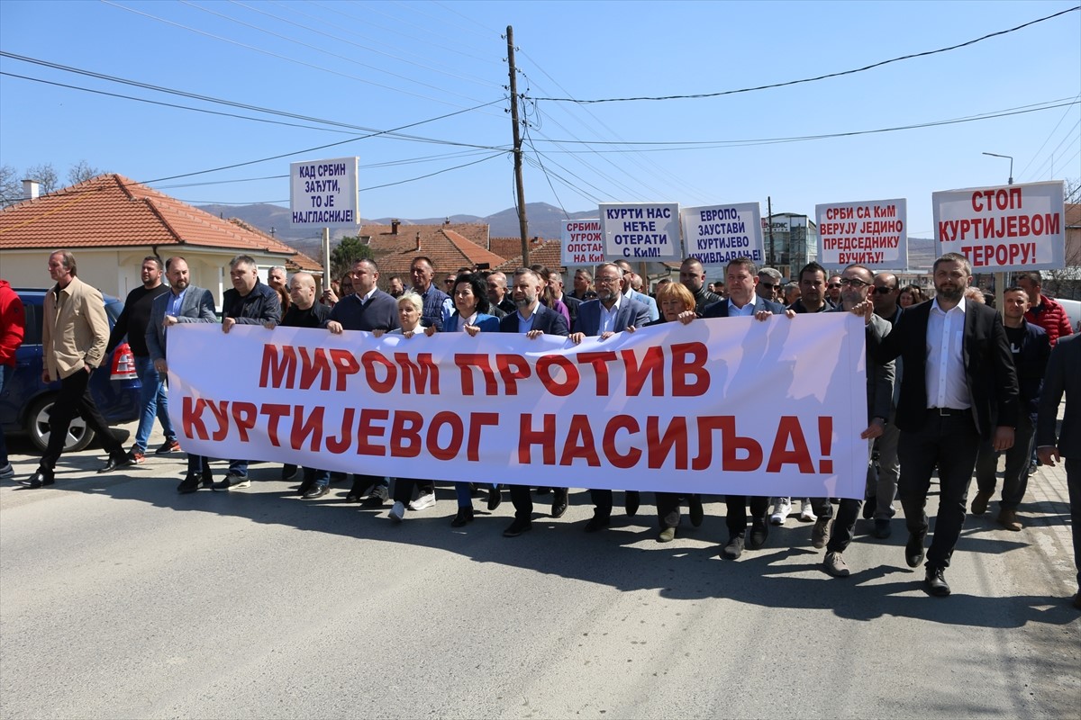 Srbi suspendovali učešće u kosovskim institucijama