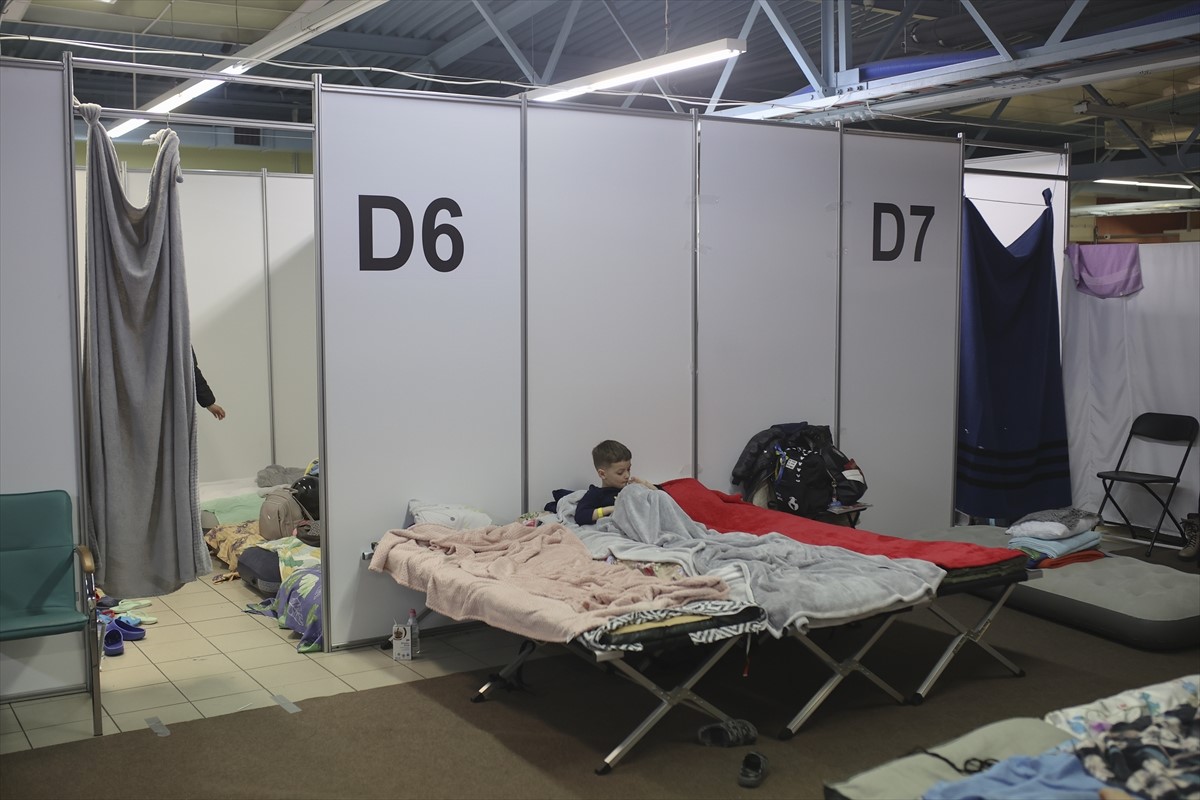 Civili i dalje pristižu u Poljsku nakon ruskih napada na Ukrajinu