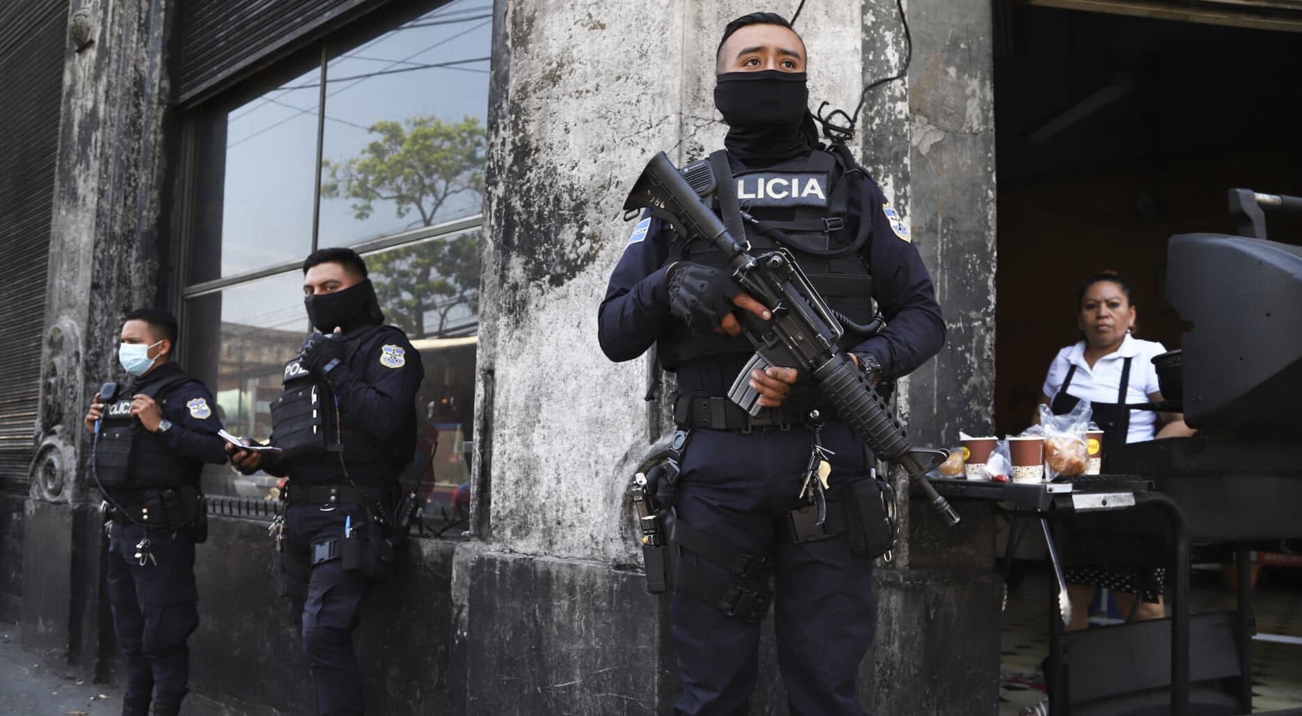 El Salvador: Produženo vanredno stanje uvedeno zbog borbe protiv bandi