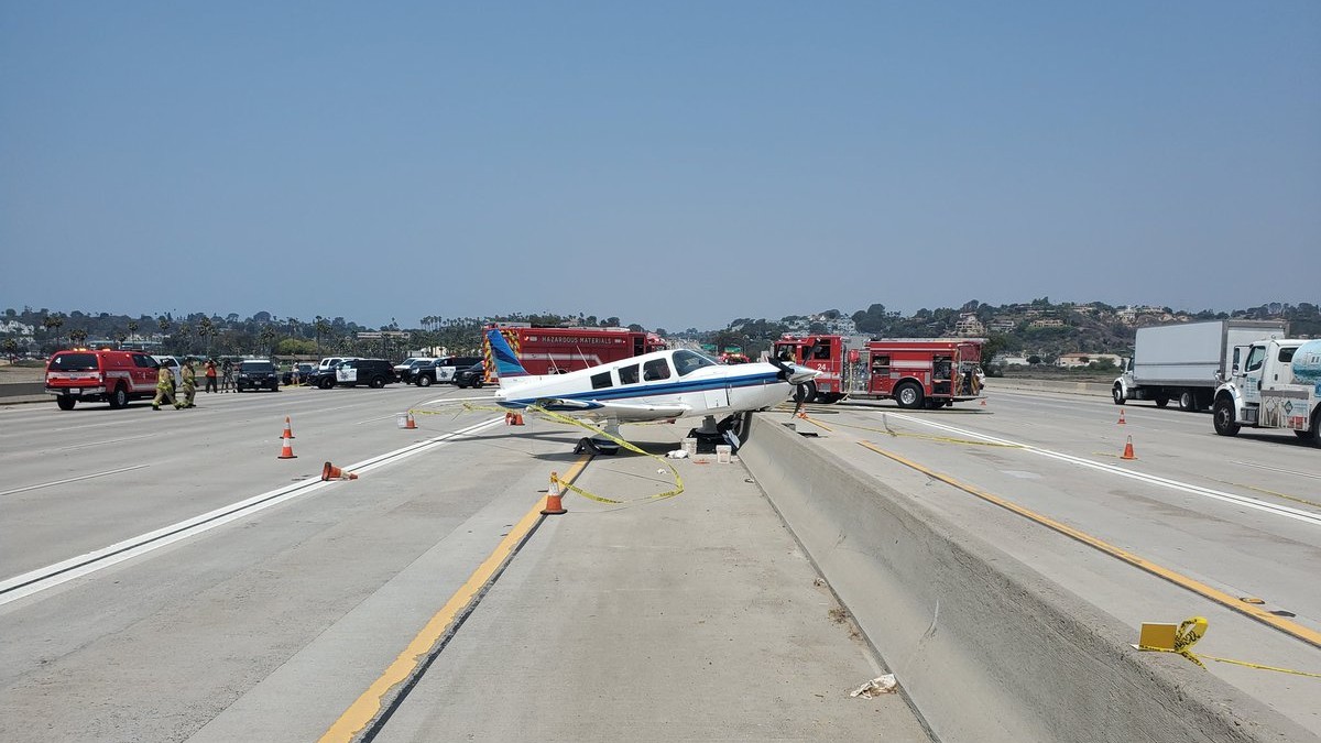 Manji avion prinudno sletio na cestu u Californiji