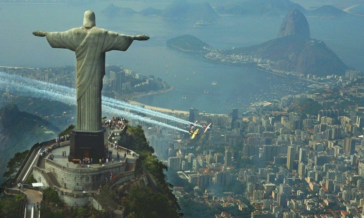 Dvojica Francuza privedeni zbog hodanja po statui Krista Iskupitelja u Riju