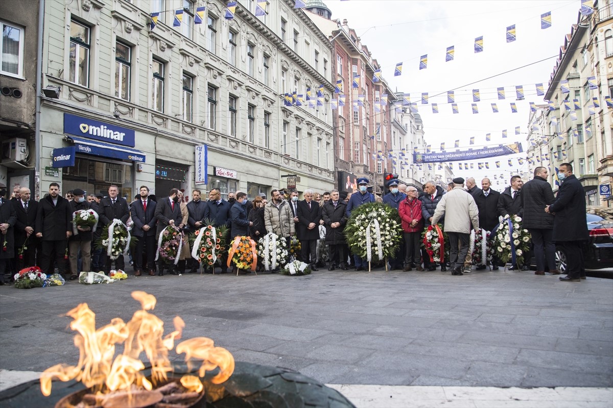 Položeno cvijeće kod Vječne vatre i na Šehidskom mezarju Kovači
