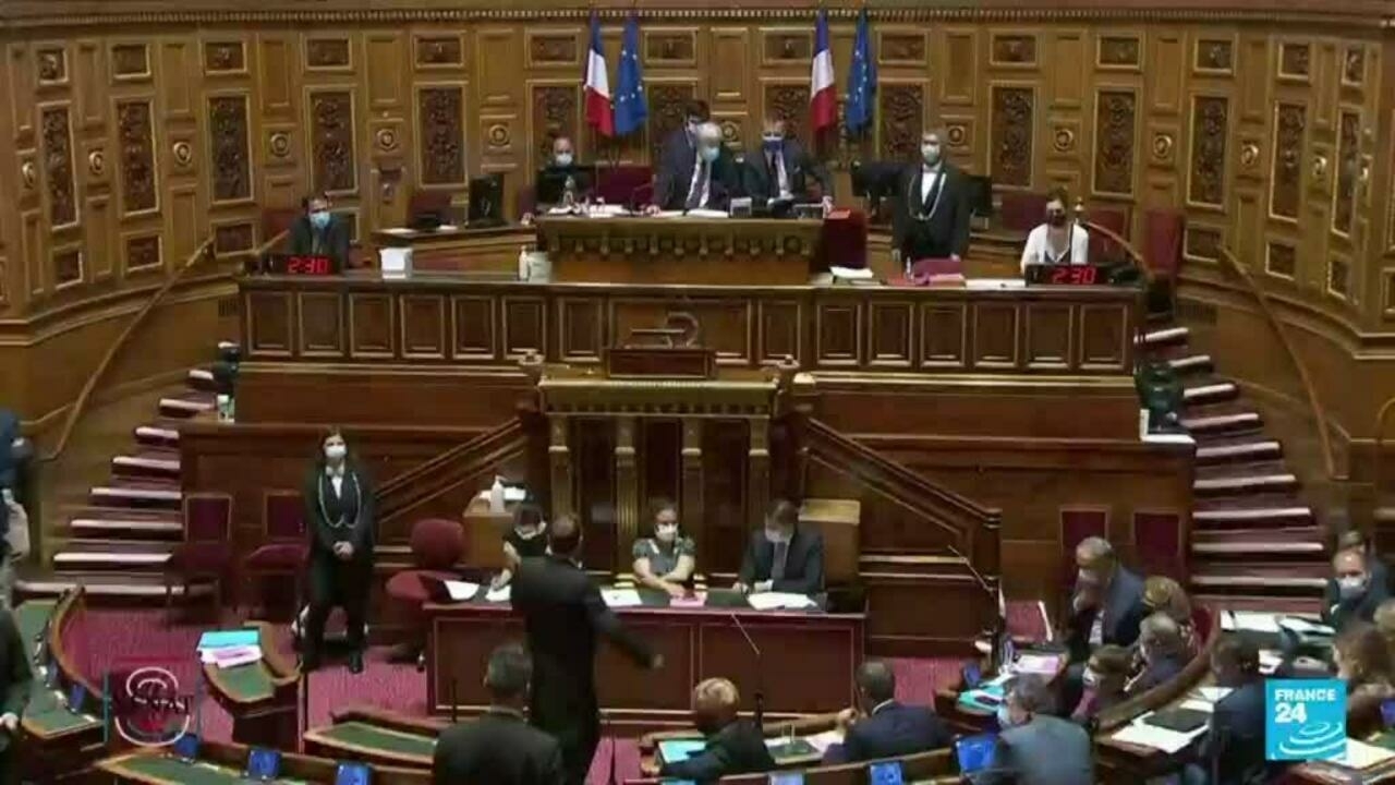 Francuski parlament usvojio zakon o Covid propusnicama i vakcinaciji