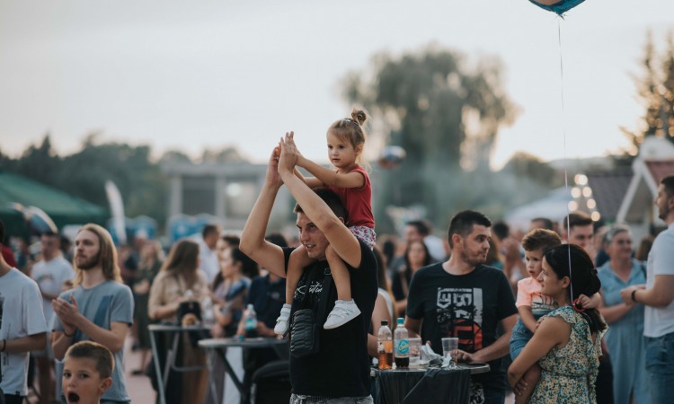 Više tisuća ljudi uživalo u hrani i glazbi na Street Food Festu u Širokom