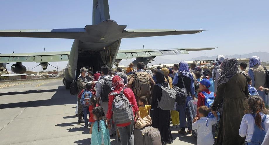Zapad poziva na napuštanje aerodroma u Kabulu zbog terorističke prijetnje