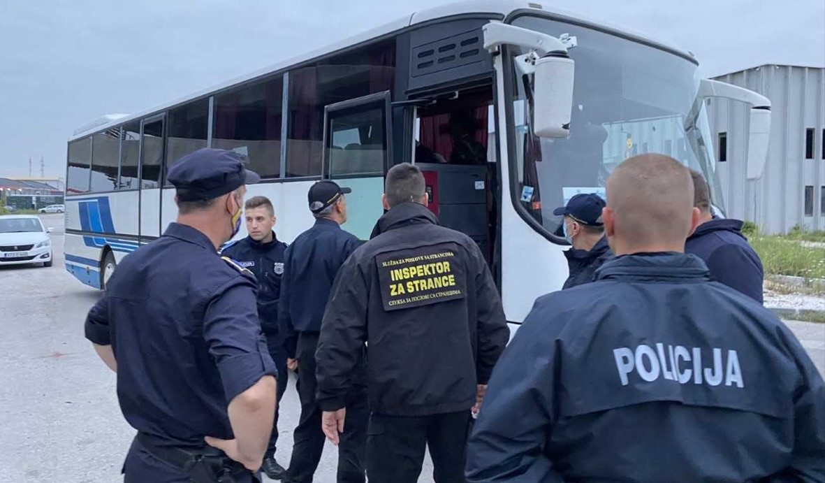 Migranti pronađeni u napuštenim objektima u Bihaću premješteni u prihvatni centar Lipa