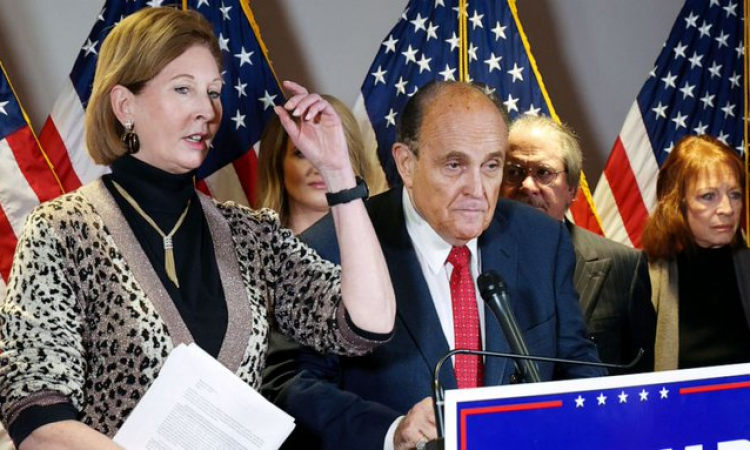 Sankcionirana Trumpova advokatica Sidney Powell