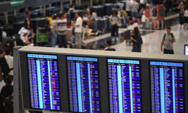 Hong Kong dodatno pooštrava ograničenja za putovanja