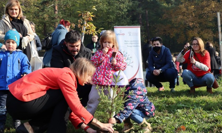 Djeca posadila 'Dječiju šumu' na Slanoj Banji u Tuzli