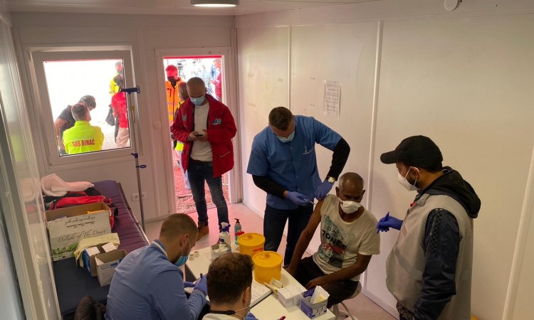 Vakcinisano 157 osoba u pokretu u prihvatnim centrima Borići, Miral i Lipa
