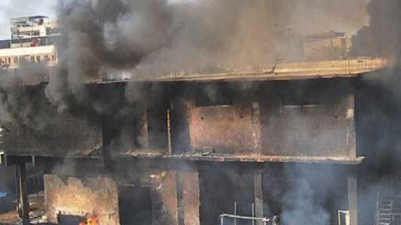 U požaru u fabrici u Karachiju poginulo 11 radnika