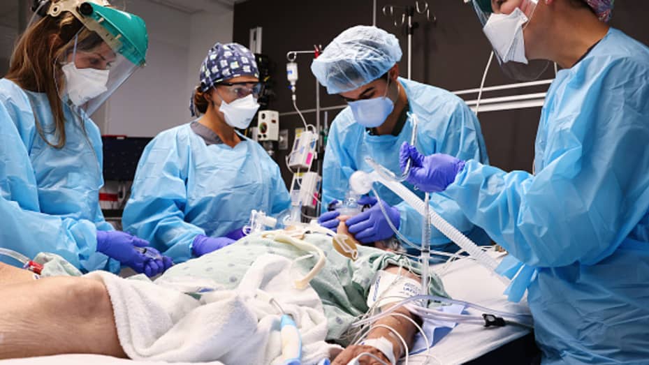 Bolnice u pojednim dijelovima SAD pune nevakcinisanih Covid pacijenata, trpe drugi bolesnici