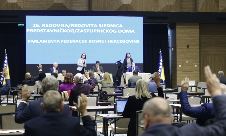Poslanici će Kriznom štabu dostavljati pismeno pitanja o epidemiološkoj situaciji