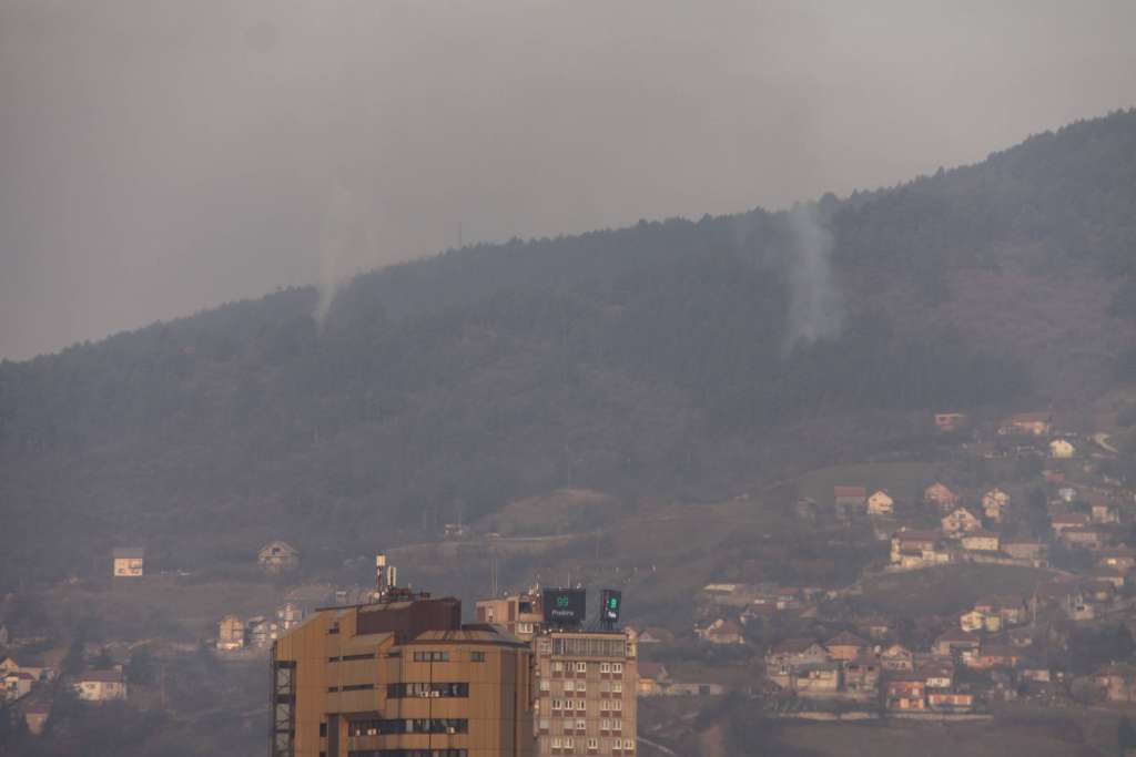 Lokalizovan požar na Zmajevcu iznad Zenice, ali je još aktivan