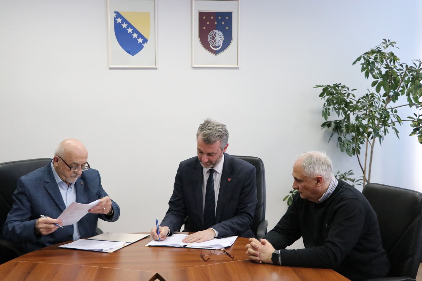 Premijer KS potpisao kolektivne ugovore s predstavnicima tri sindikata iz oblasti zdravstva 