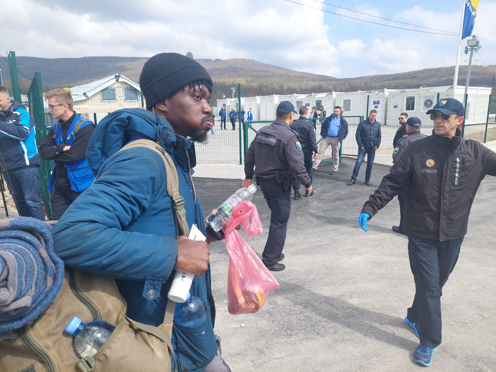 Nastavljena akcija izmještanja migranata iz napuštenih objekata u Bihaću