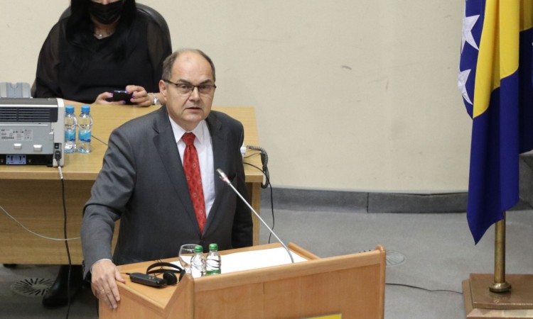 "Ovlasti su u ladici i ne isključujem mogućnost da tu ladicu otvorim"