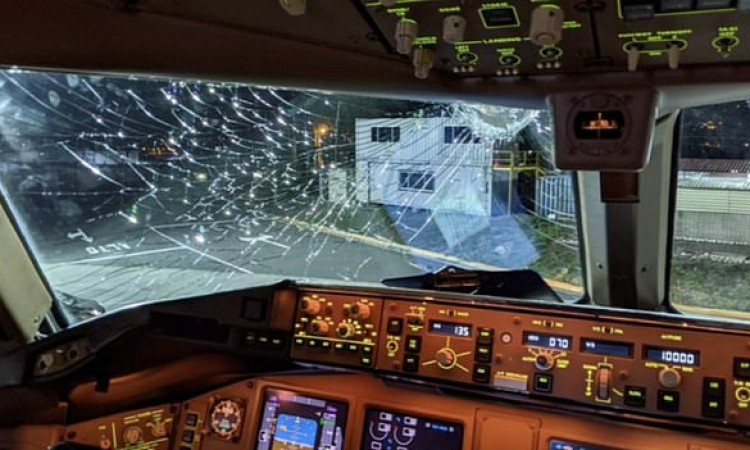 Led razbio staklo pilotske kabine na 11.000 m visine na letu iz Londona