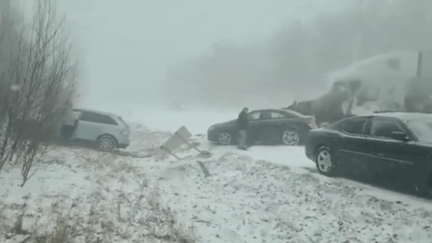 Najmanje tri osobe poginule u lančanom sudaru do 60 vozila u SAD-u
